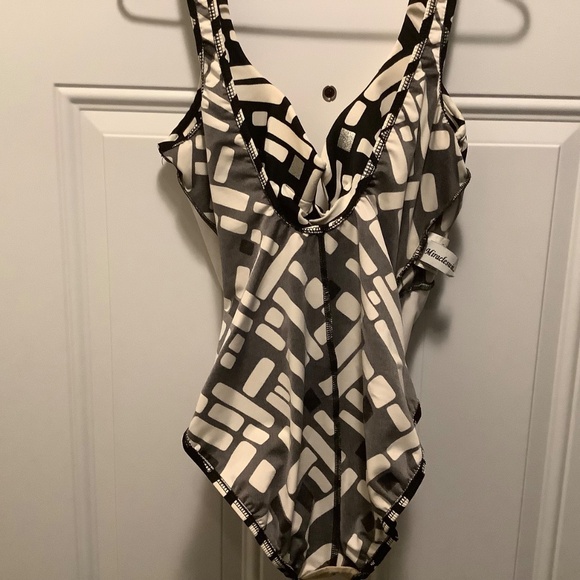 Miraclesuit Geometric Estilo Tummy Control Swimsuit Retro Pinup *See Flaw* - Picture 16 of 16